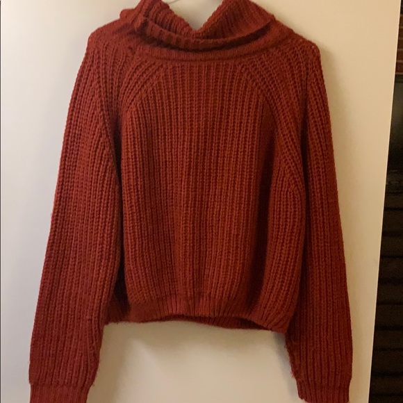Cropped Sweater - Picture 4 of 4